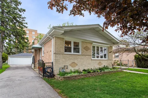 $525,000 | 6709 West Forest View Lane, Niles, IL 60714