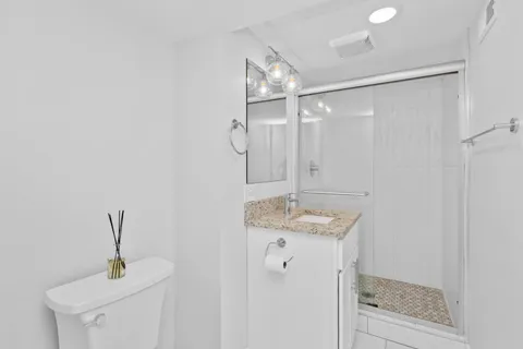 $525,000 | 6709 West Forest View Lane, Niles, IL 60714