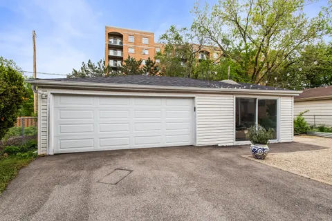 $525,000 | 6709 West Forest View Lane, Niles, IL 60714