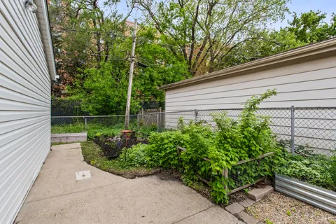 $525,000 | 6709 West Forest View Lane, Niles, IL 60714