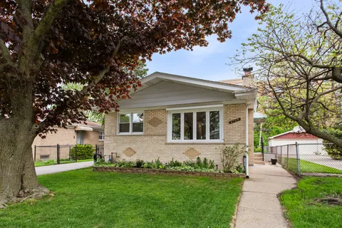 $525,000 | 6709 West Forest View Lane, Niles, IL 60714