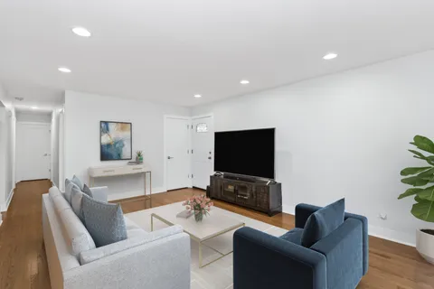 $525,000 | 6709 West Forest View Lane, Niles, IL 60714