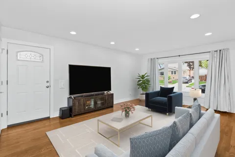 $525,000 | 6709 West Forest View Lane, Niles, IL 60714