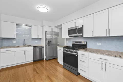 $525,000 | 6709 West Forest View Lane, Niles, IL 60714