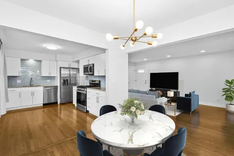 $525,000 | 6709 West Forest View Lane, Niles, IL 60714