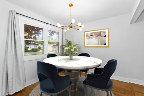 $525,000 | 6709 West Forest View Lane, Niles, IL 60714