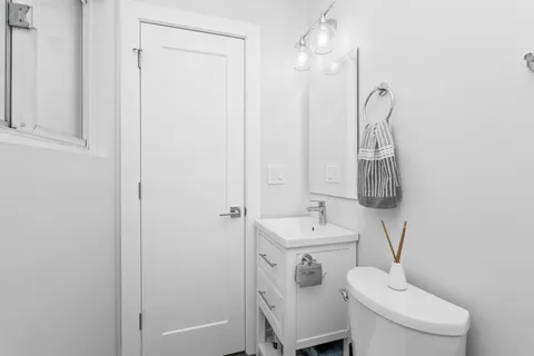 $525,000 | 6709 West Forest View Lane, Niles, IL 60714