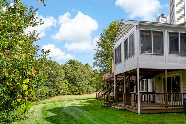 a view of small house with yard in front of it