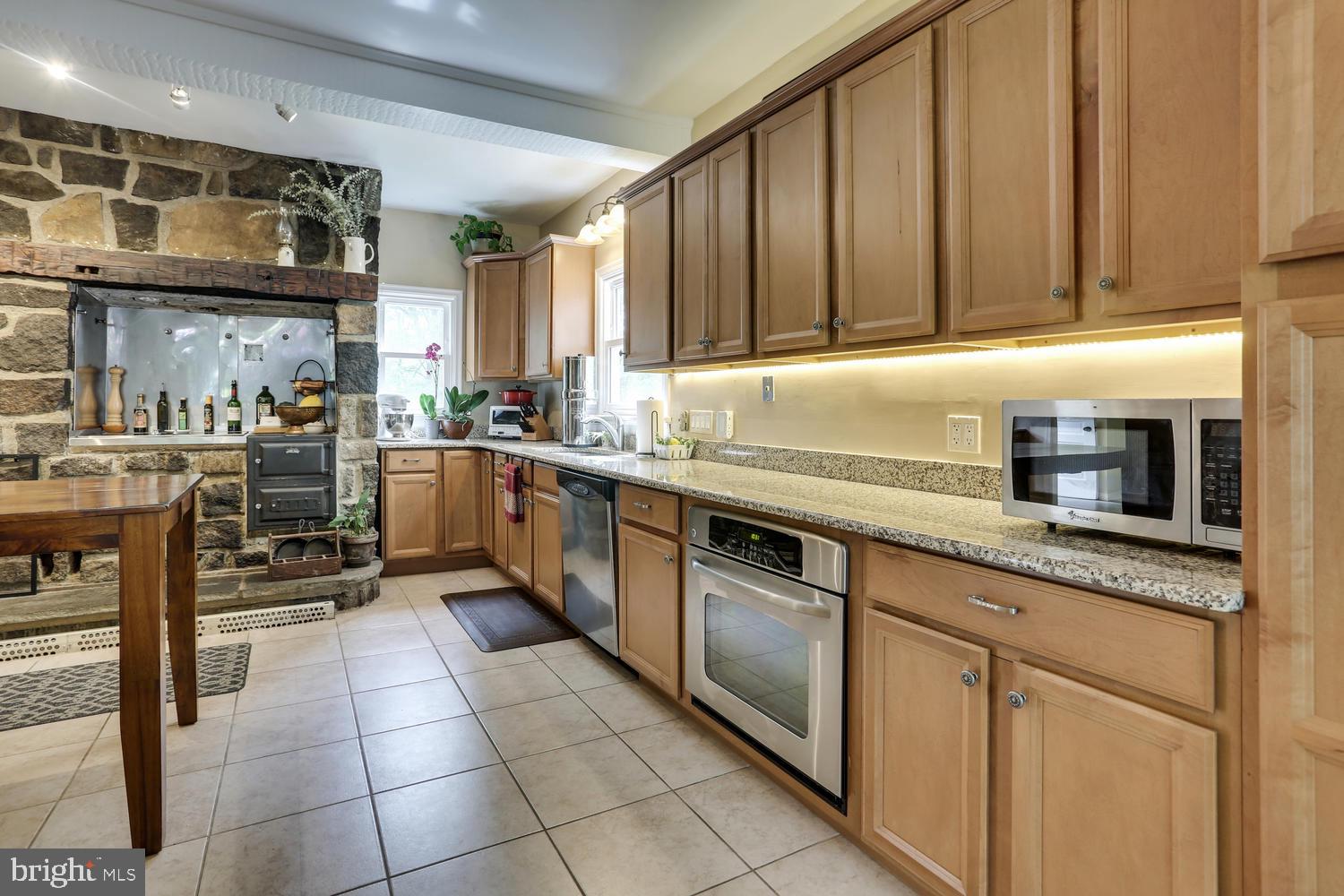247 Rileyville Road Hopewell, NJ 08525 - Photo 8 of 33