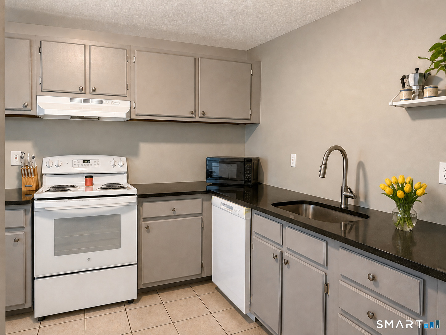 63 Heather Ridge, Unit 63 Shelton, CT 06484 - Photo 3 of 10