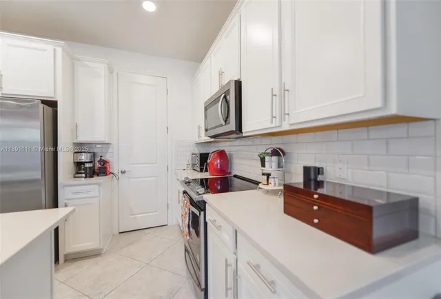 $4,300 | 4735 Eucalyptus Drive, Hollywood, FL 33021