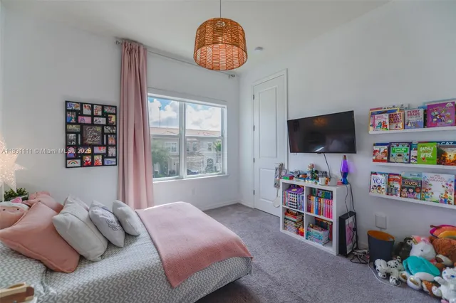 $4,300 | 4735 Eucalyptus Drive, Hollywood, FL 33021