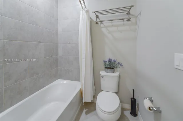 $4,300 | 4735 Eucalyptus Drive, Hollywood, FL 33021