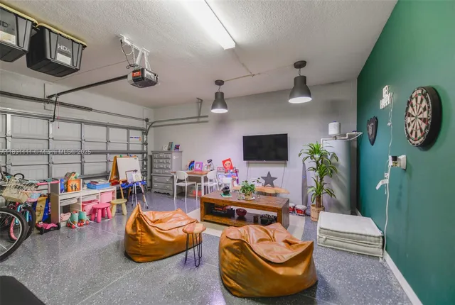 $4,300 | 4735 Eucalyptus Drive, Hollywood, FL 33021