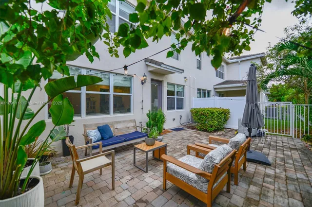 $4,300 | 4735 Eucalyptus Drive, Hollywood, FL 33021