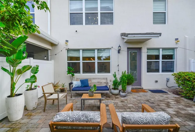 $4,300 | 4735 Eucalyptus Drive, Hollywood, FL 33021