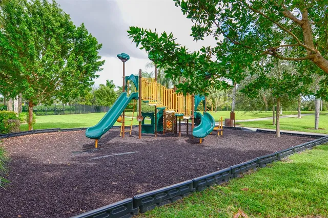 $4,300 | 4735 Eucalyptus Drive, Hollywood, FL 33021