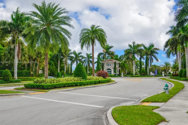 $4,300 | 4735 Eucalyptus Drive, Hollywood, FL 33021