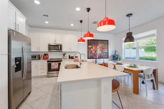 $4,300 | 4735 Eucalyptus Drive, Hollywood, FL 33021