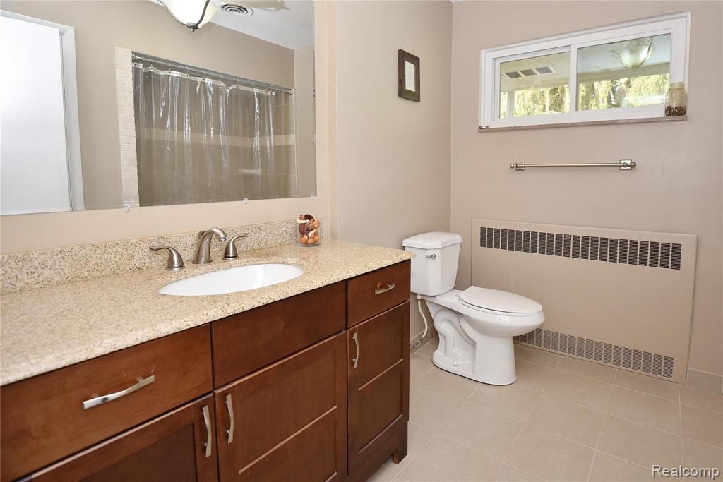146 West Hickory Grove Road Bloomfield Hills, MI 48304 - Photo 19 of 27