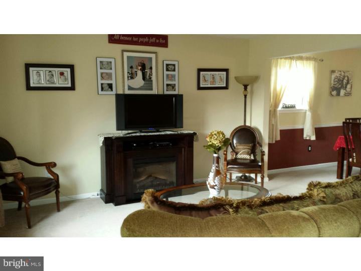 972 North Beecham Road Williamstown, NJ 08094 - Photo 11 of 22 Living Room