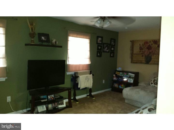 972 North Beecham Road Williamstown, NJ 08094 - Photo 13 of 22 Family Room