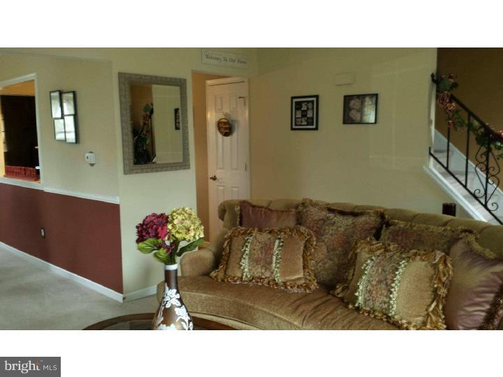 972 North Beecham Road Williamstown, NJ 08094 - Photo 10 of 22 Living Room