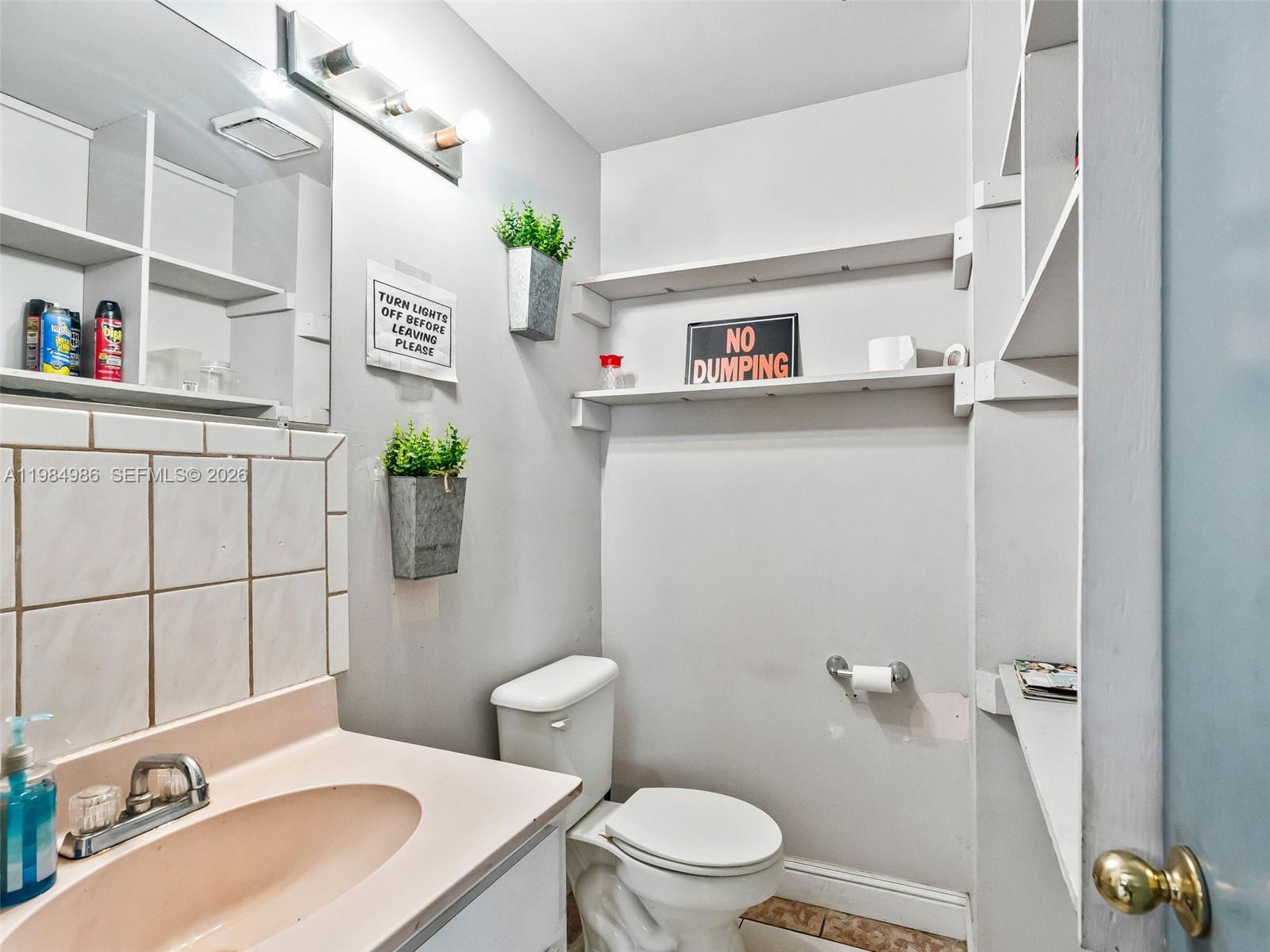 9594 Southeast Maricamp Road Ocala, FL 34472 - Photo 32 of 45 a bathroom with a sink a toilet and a shower