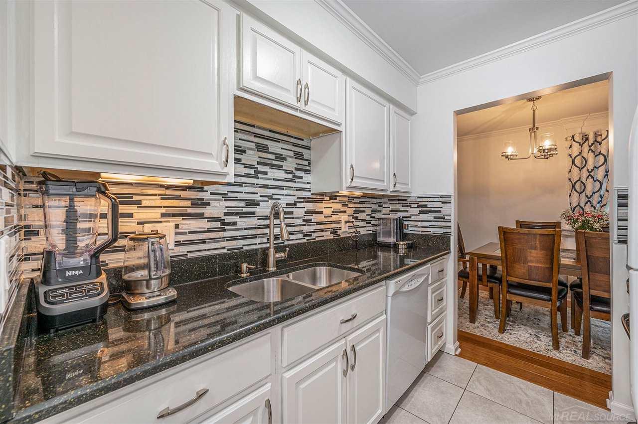 29830 West 12 Mile Road, Unit 305 Farmington Hills, MI 48334 - Photo 4 of 16