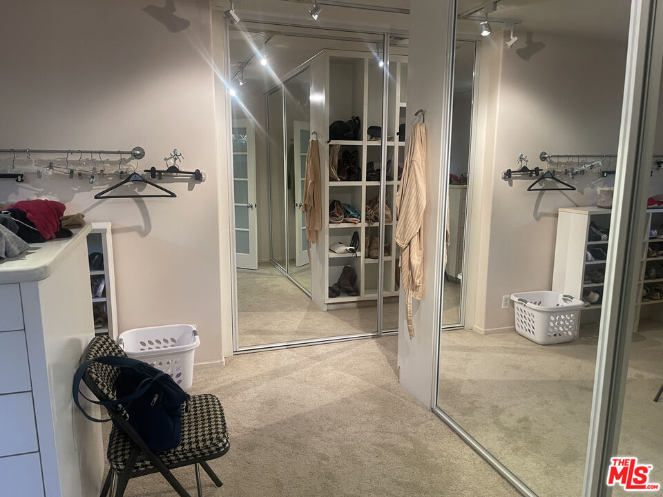 2027 Westridge Road Los Angeles, CA 90049 - Photo 22 of 44 Gallery Image 22