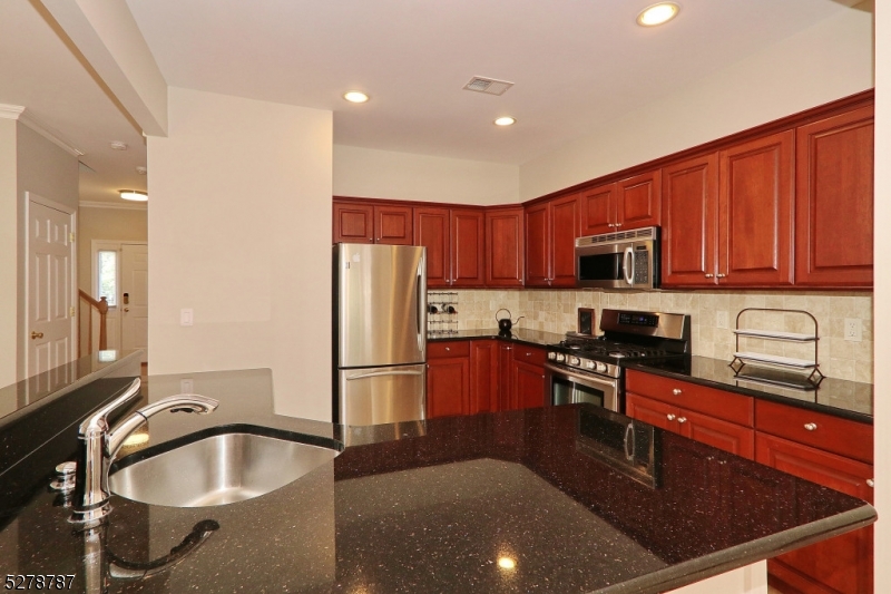 64 Park Avenue Summit, NJ 07901 - Photo 6 of 24