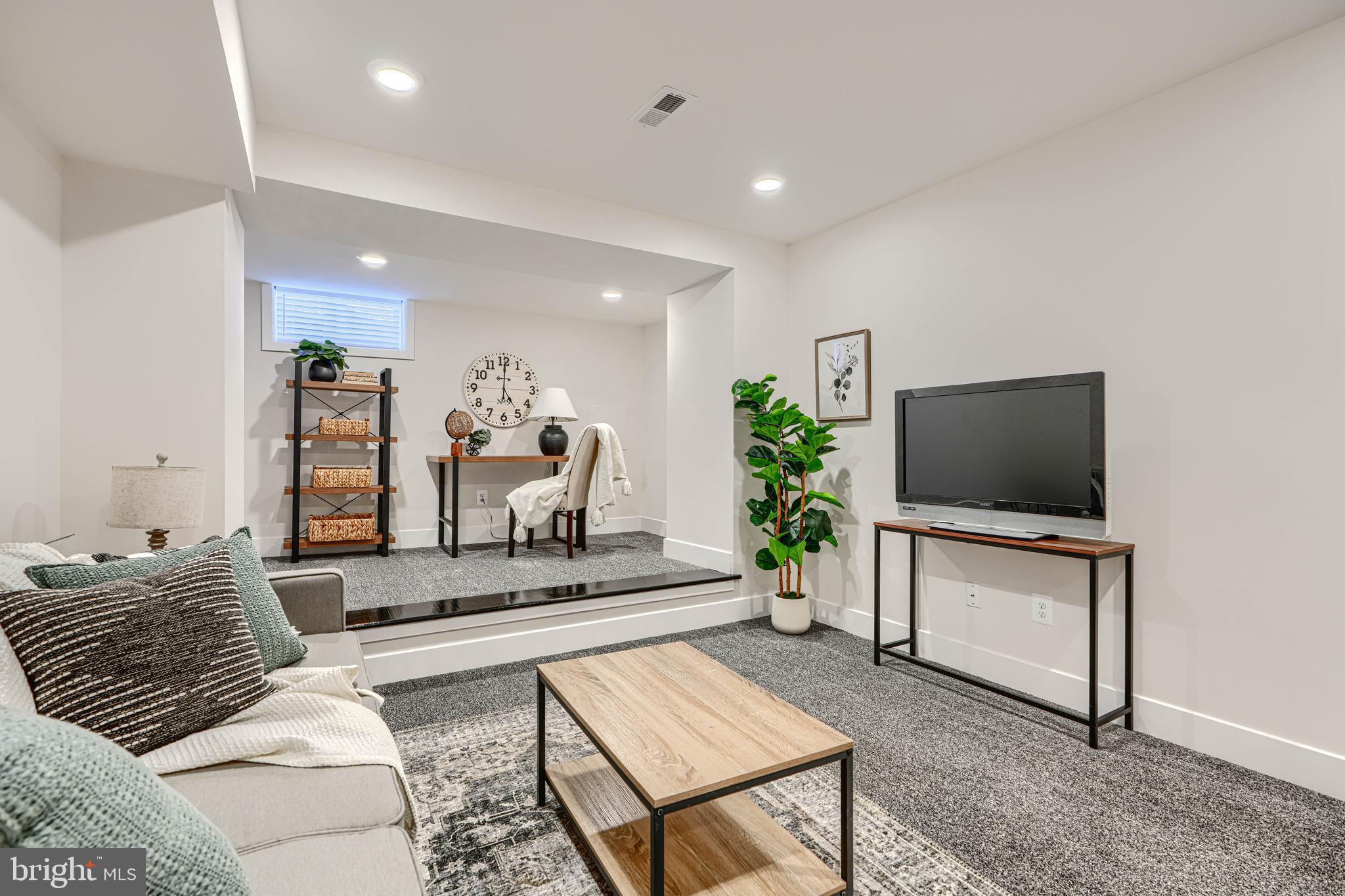 609 South Eaton Street Baltimore, MD 21224 - Photo 19 of 36 a living room with furniture and a flat screen tv