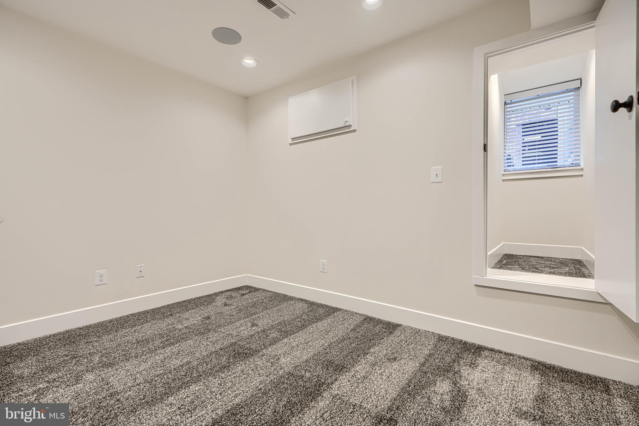 609 South Eaton Street Baltimore, MD 21224 - Photo 24 of 36 a room with a bed and a window