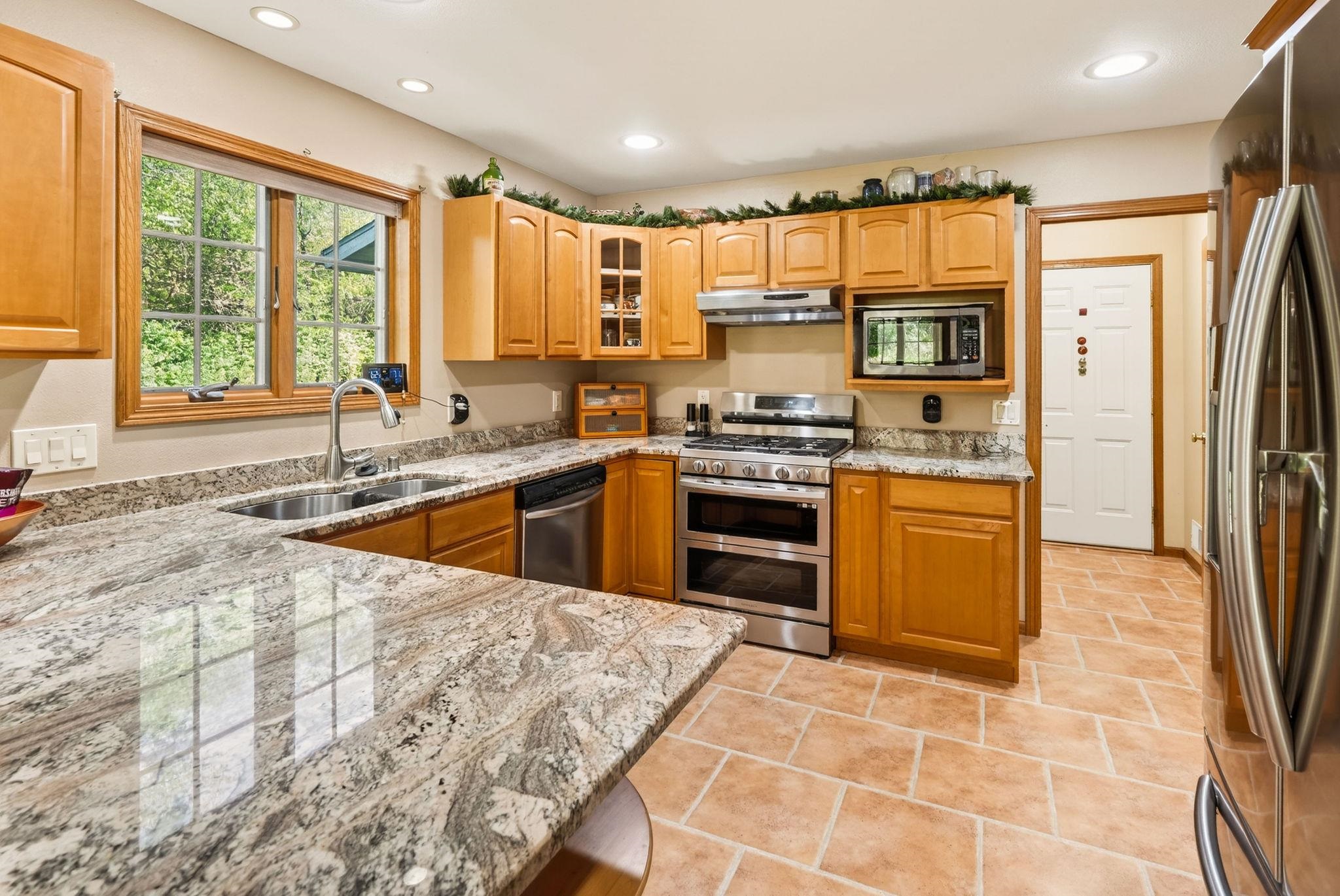 W7183 Breneman Road Pardeeville, WI 53954 - Photo 4 of 52