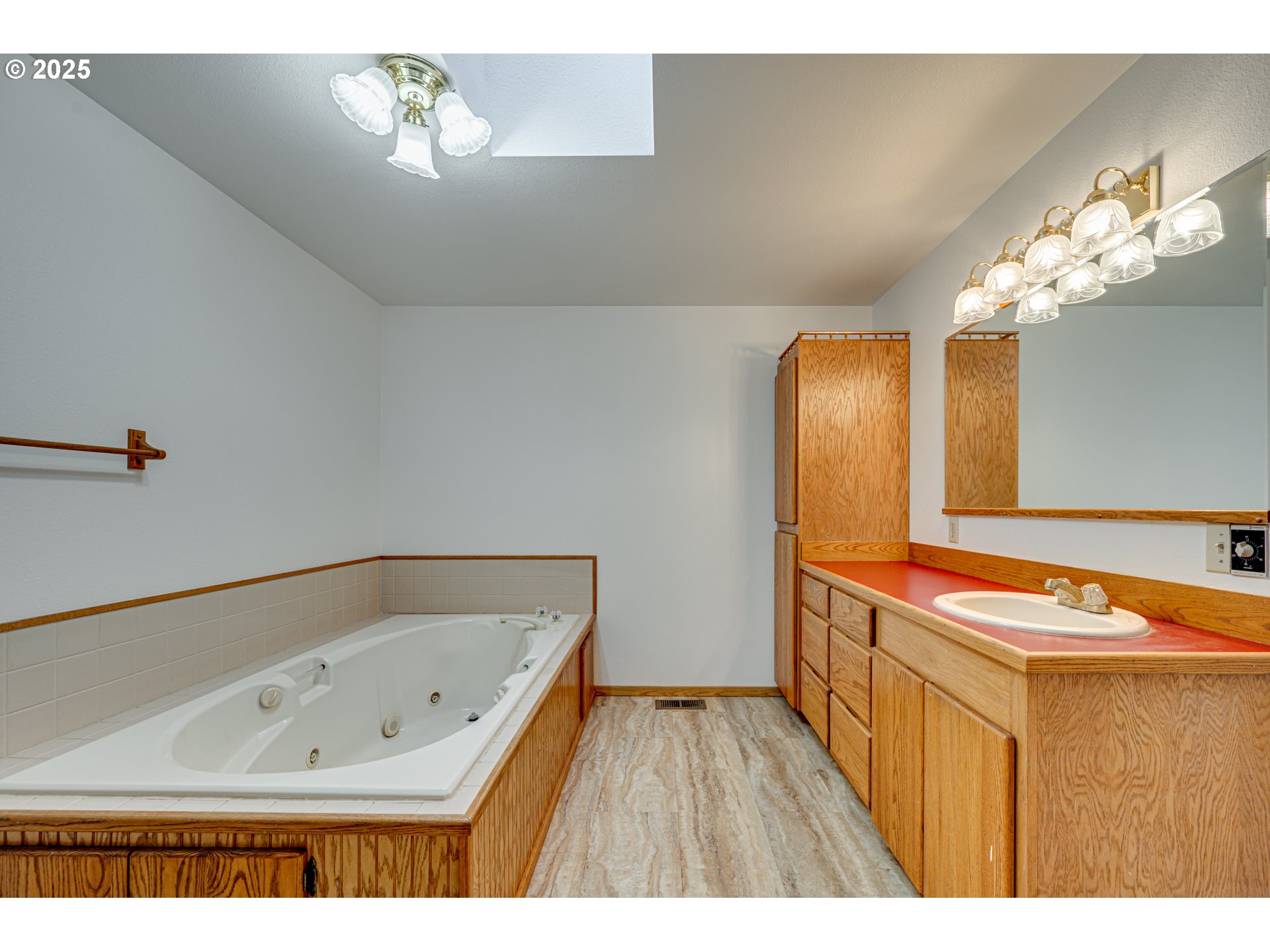 35701 Northeast Schultz Road La Center, WA 98629 - Photo 24 of 47 Bathroom