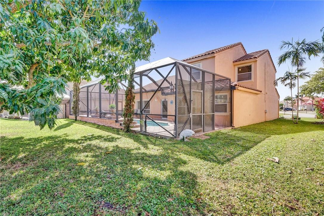 10576 Plainview Circle Boca Raton, FL 33498 - Photo 34 of 51 a view of backyard of house