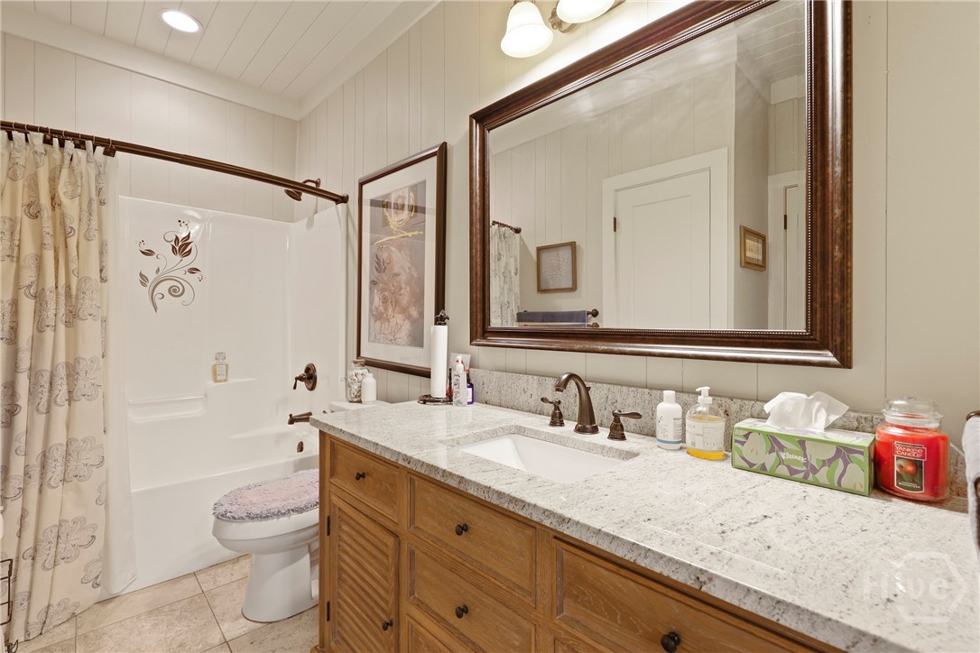 189 East 1st Street Midway, GA 31320 - Photo 10 of 50 Main floor guest full bath with access from office.