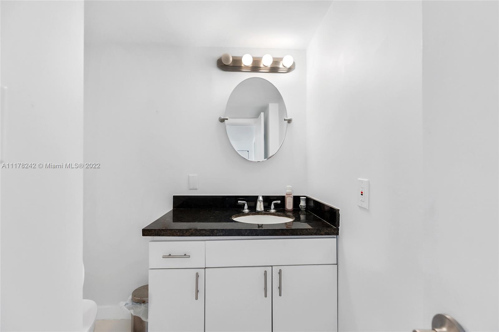 1331 Lincoln Road, Unit 802 Miami Beach, FL 33139 - Photo 13 of 26 Gallery Image 13