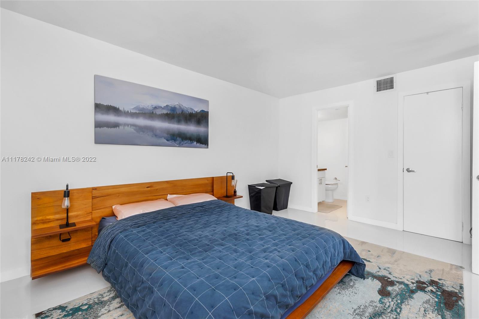 1331 Lincoln Road, Unit 802 Miami Beach, FL 33139 - Photo 15 of 26 Gallery Image 15