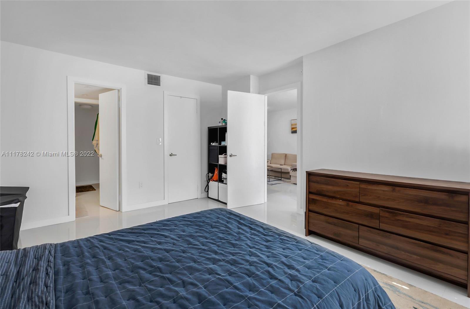 1331 Lincoln Road, Unit 802 Miami Beach, FL 33139 - Photo 16 of 26 Gallery Image 16