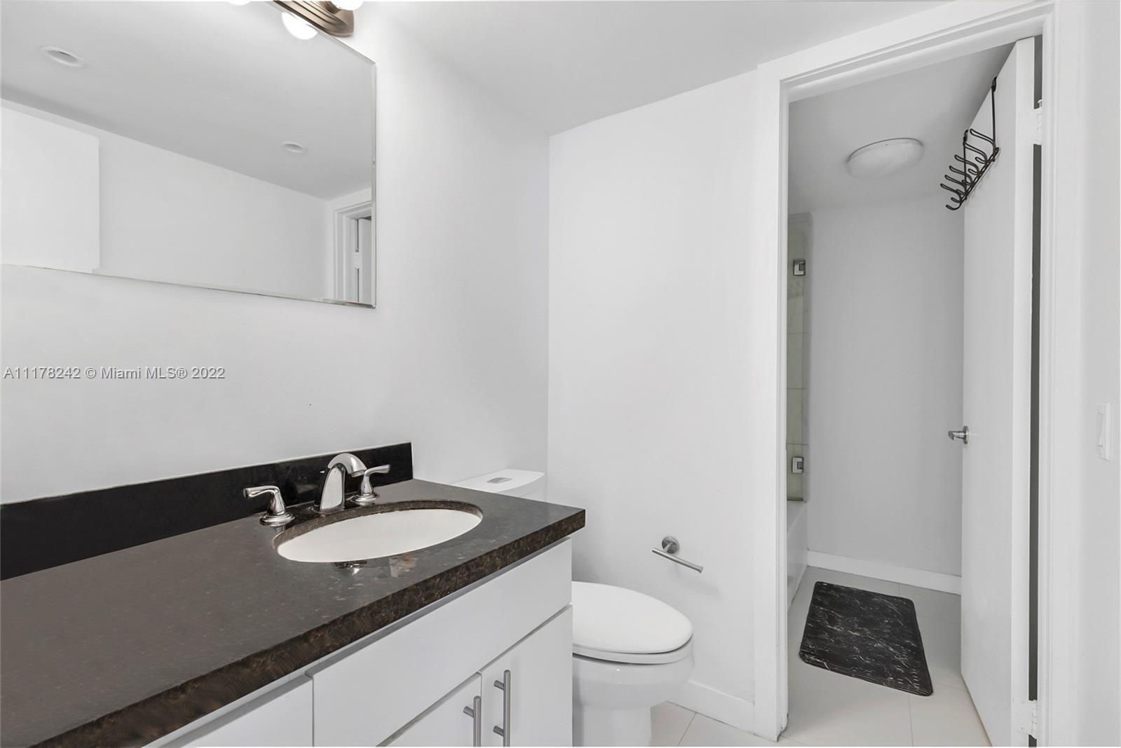1331 Lincoln Road, Unit 802 Miami Beach, FL 33139 - Photo 17 of 26 Gallery Image 17