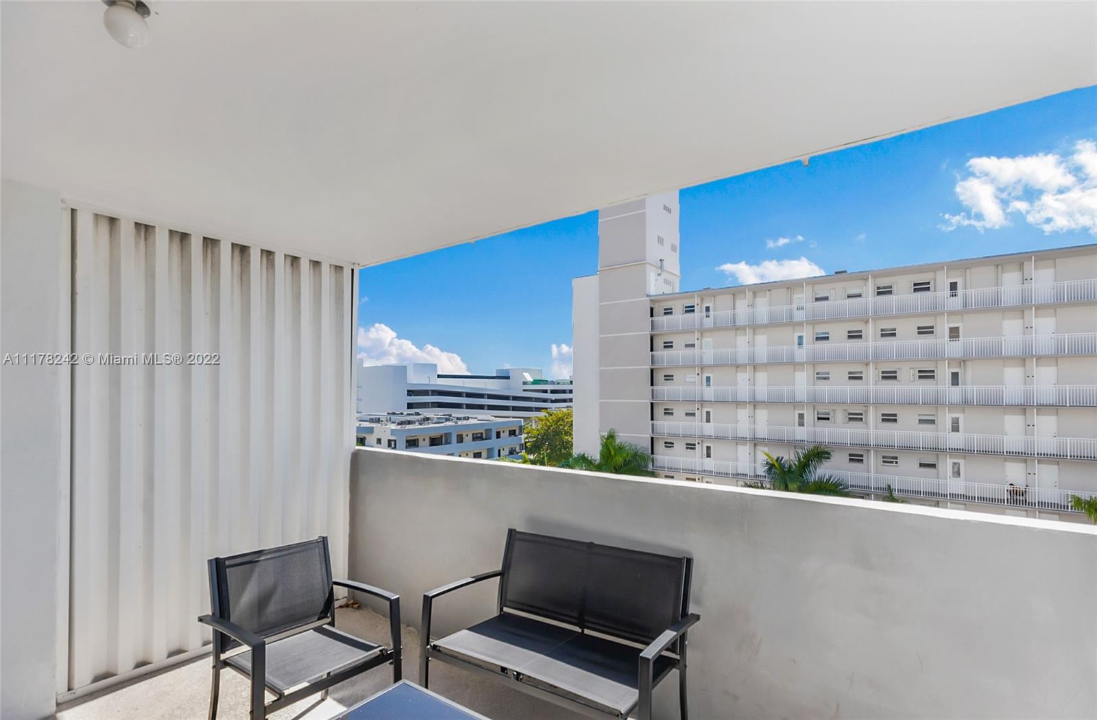 1331 Lincoln Road, Unit 802 Miami Beach, FL 33139 - Photo 18 of 26 Gallery Image 18