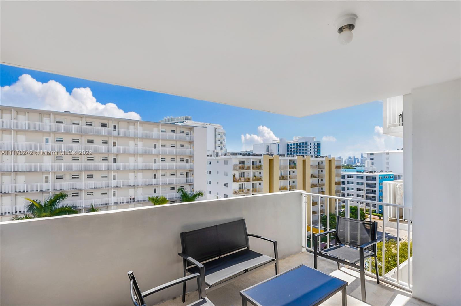 1331 Lincoln Road, Unit 802 Miami Beach, FL 33139 - Photo 19 of 26 Gallery Image 19