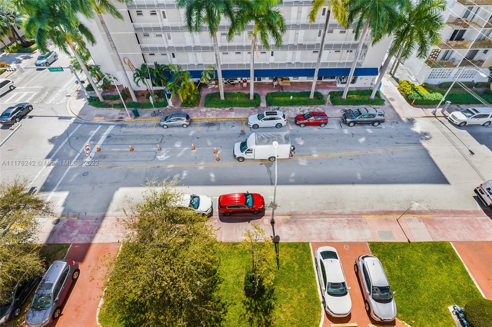 1331 Lincoln Road, Unit 802 Miami Beach, FL 33139 - Photo 21 of 26 Gallery Image 21