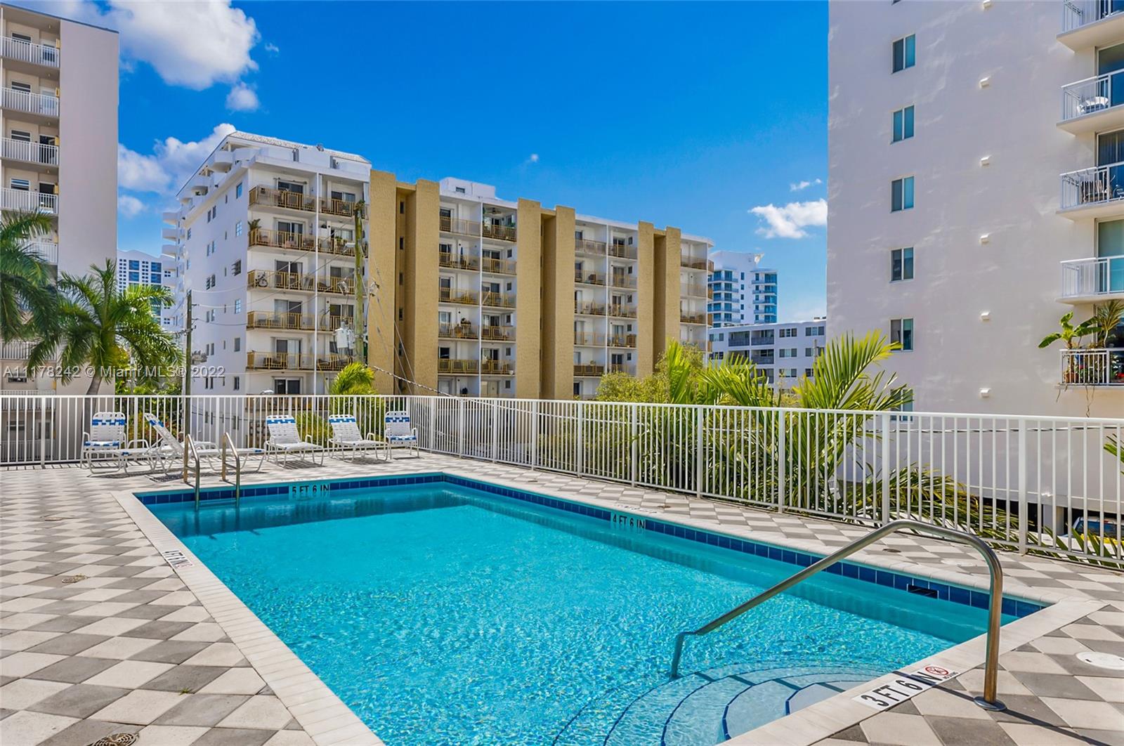 1331 Lincoln Road, Unit 802 Miami Beach, FL 33139 - Photo 25 of 26 Gallery Image 25