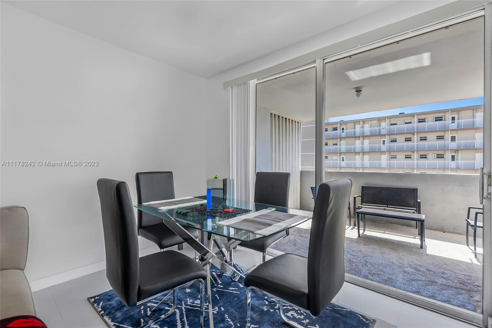 1331 Lincoln Road, Unit 802 Miami Beach, FL 33139 - Photo 6 of 26 Gallery Image 6