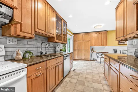 $675,000 | 14407 Briarwood Terrace, Rockville, MD 20853