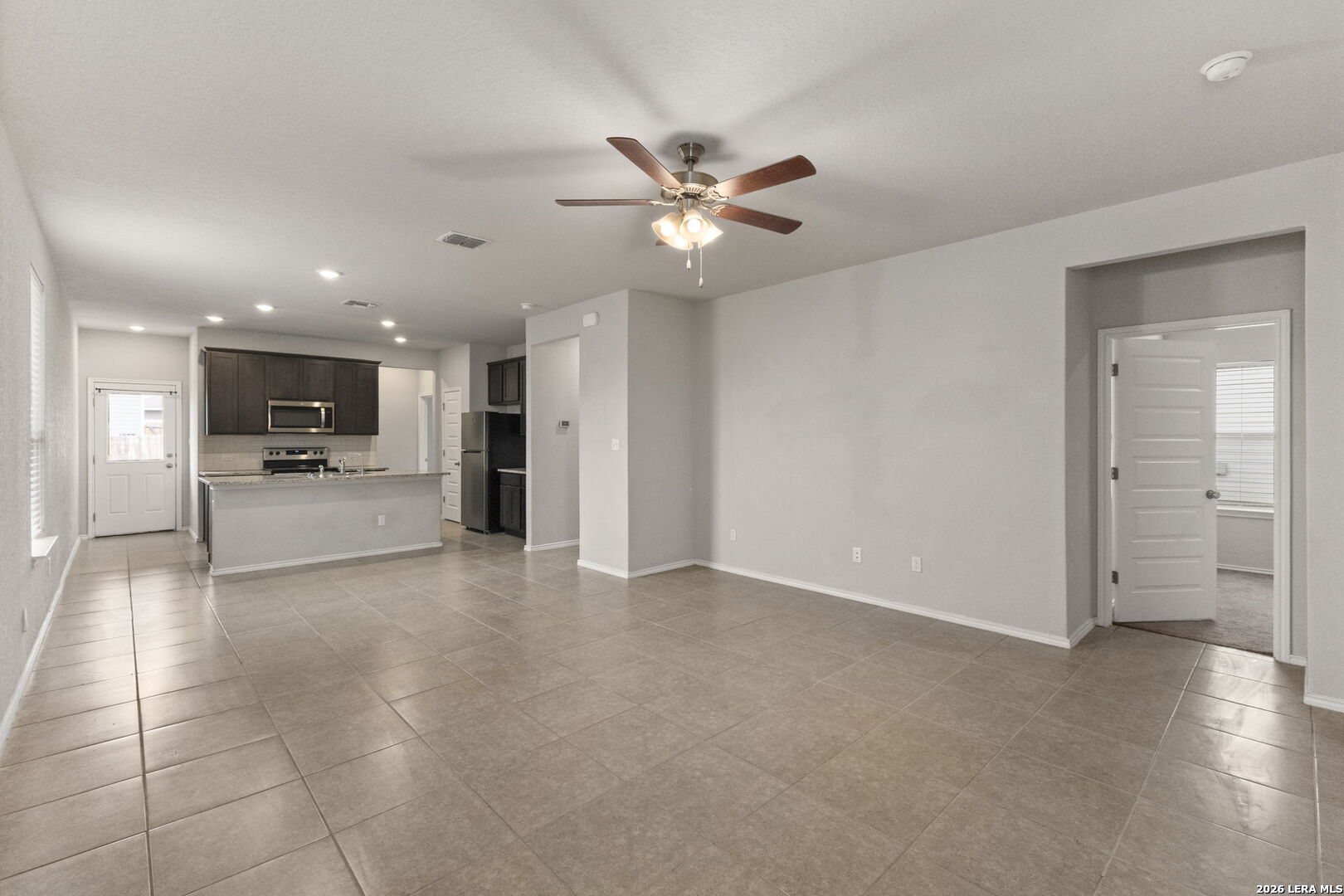 10019 Rancho Real Road San Antonio, TX 78224 - Photo 5 of 17
