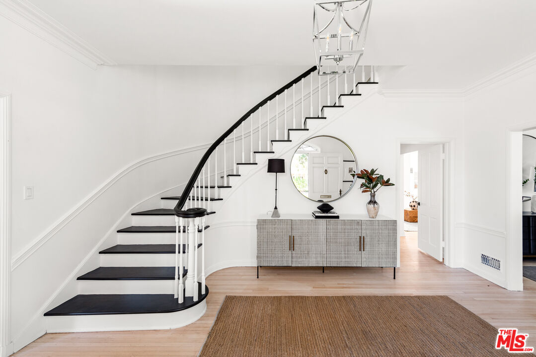 625 Sierra Drive Beverly Hills, CA 90210 - Photo 2 of 25 a view of entryway and hall with wooden floor