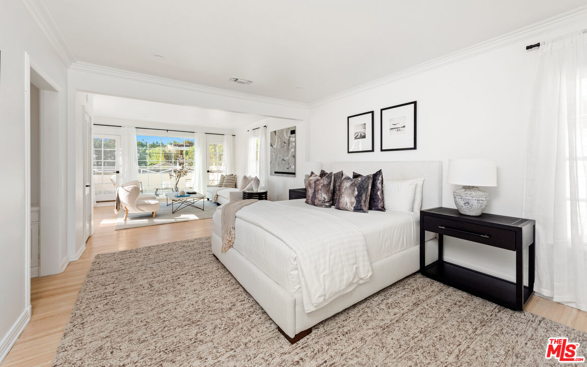 625 Sierra Drive Beverly Hills, CA 90210 - Photo 10 of 25 a bed room with a bed and a couch